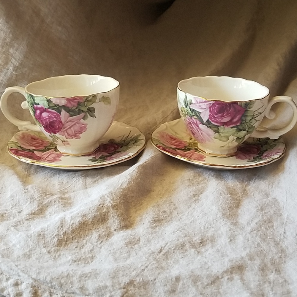 Teacup and saucer set